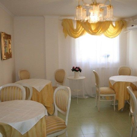 Hotel Nelisse Bucureşti Nhà hàng bức ảnh