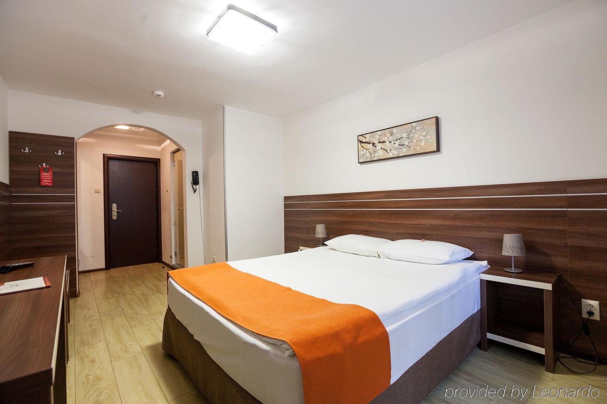 Hotel Nelisse Bucureşti Ngoại thất bức ảnh