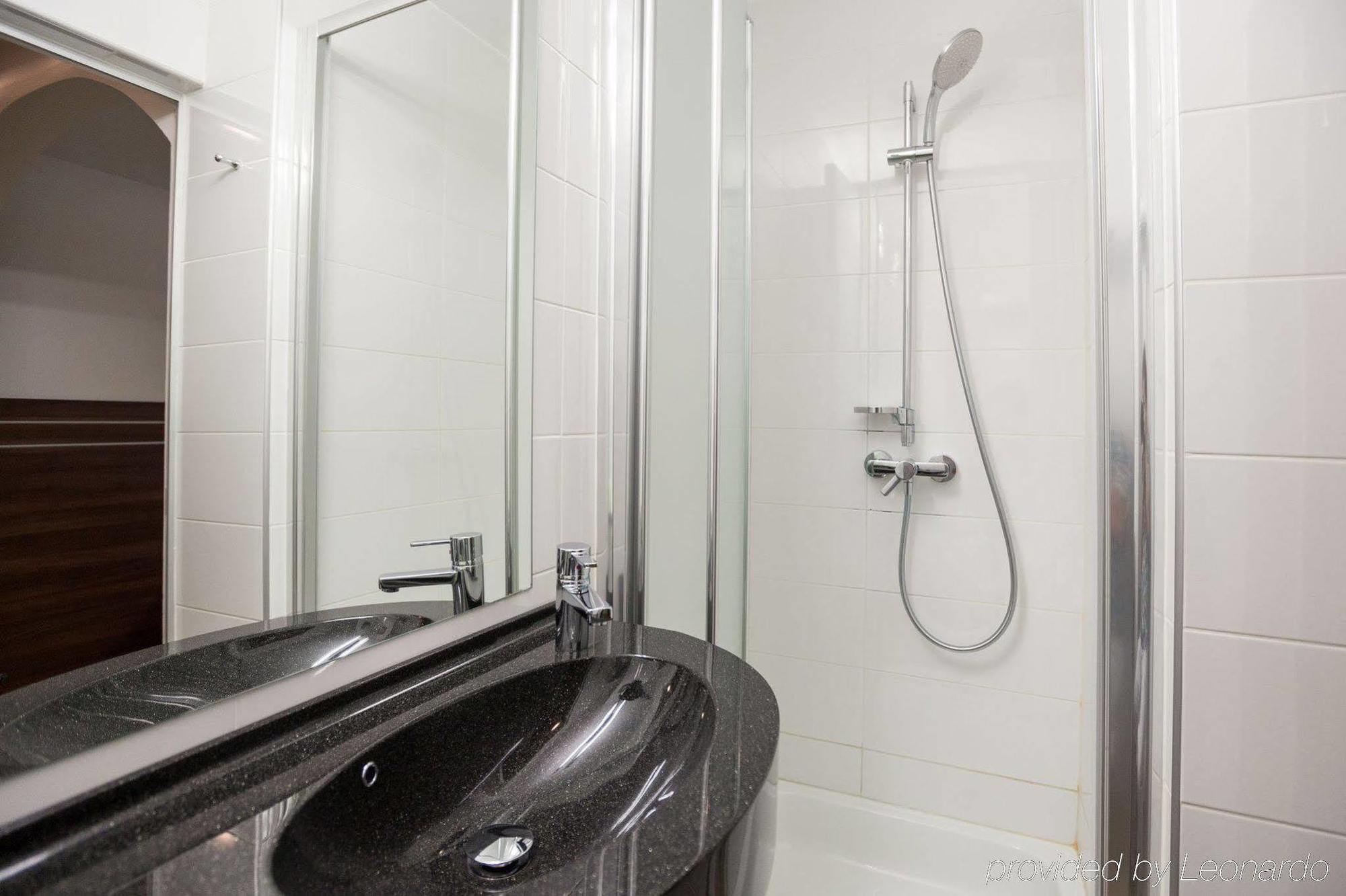 Hotel Nelisse Bucureşti Ngoại thất bức ảnh