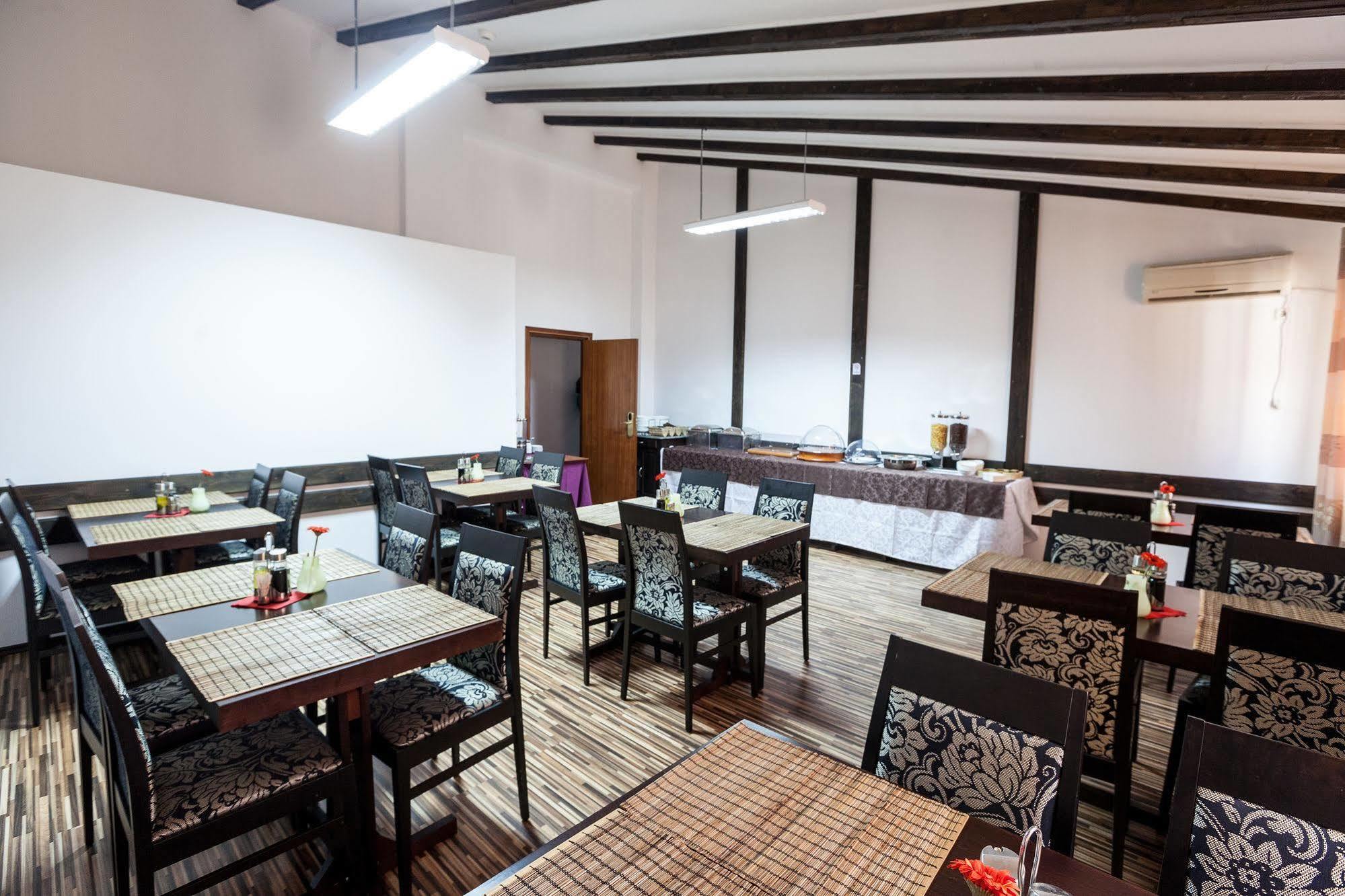 Hotel Nelisse Bucureşti Ngoại thất bức ảnh