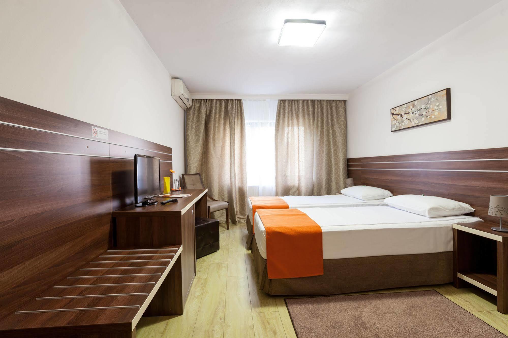 Hotel Nelisse Bucureşti Ngoại thất bức ảnh