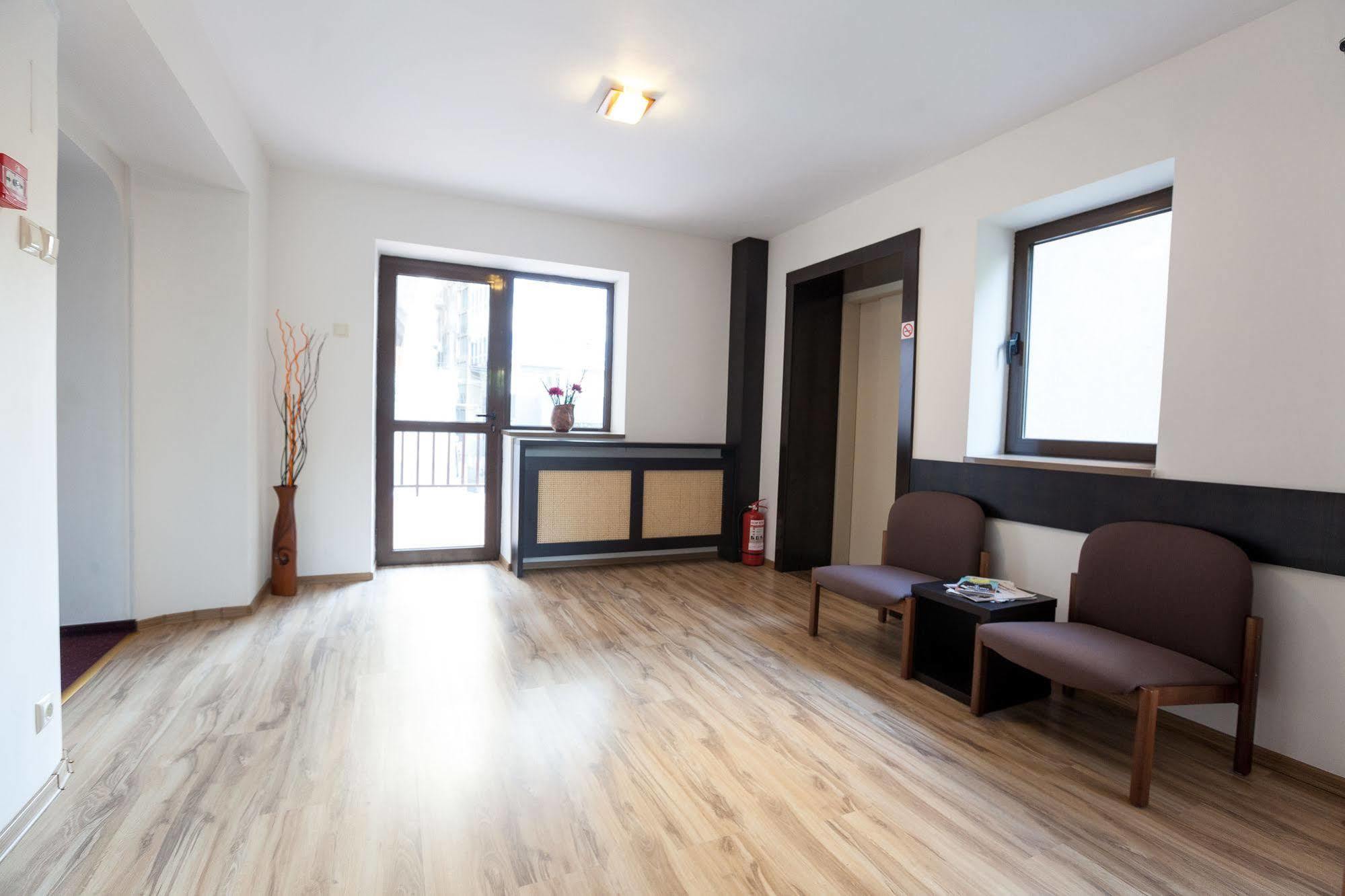 Hotel Nelisse Bucureşti Ngoại thất bức ảnh
