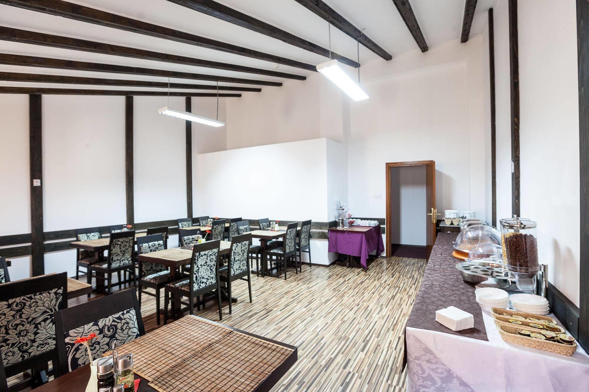 Hotel Nelisse Bucureşti Ngoại thất bức ảnh