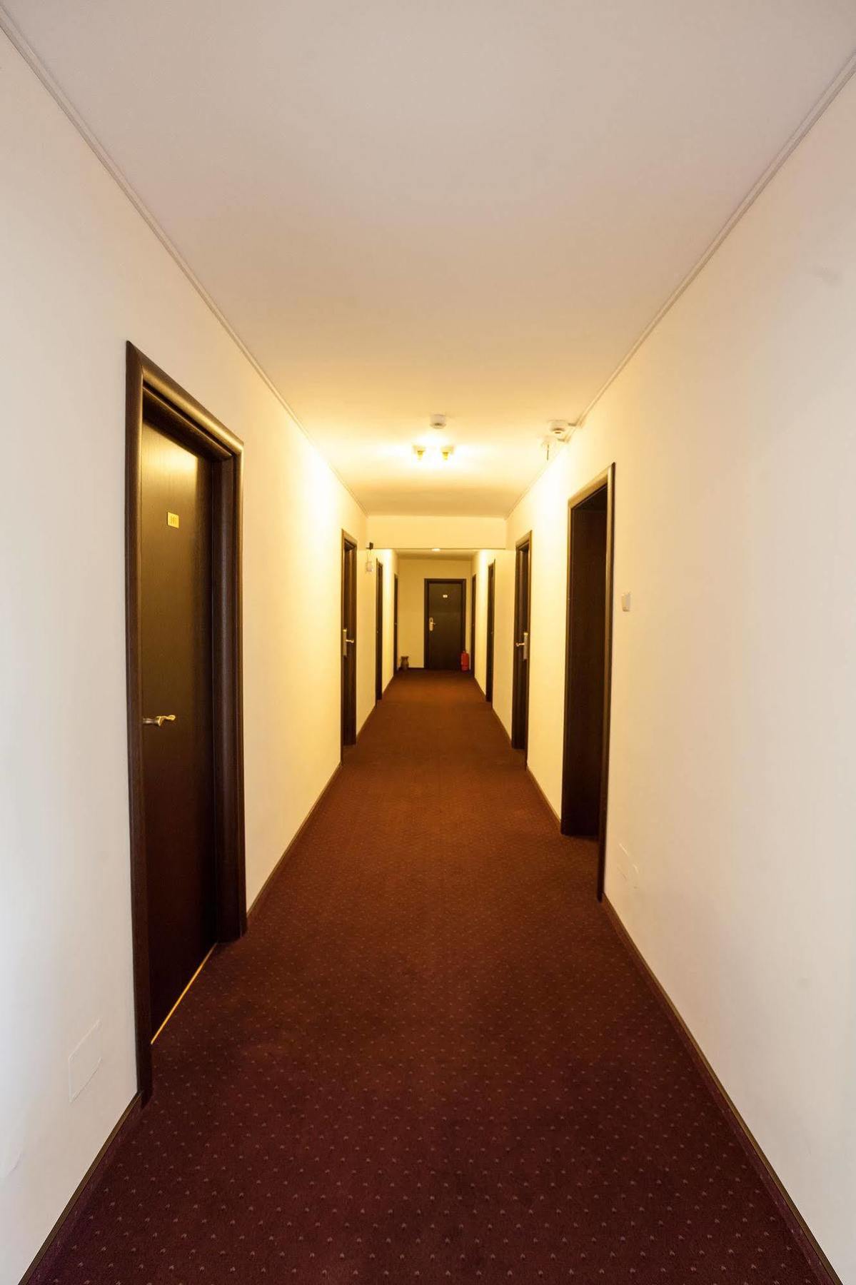 Hotel Nelisse Bucureşti Ngoại thất bức ảnh