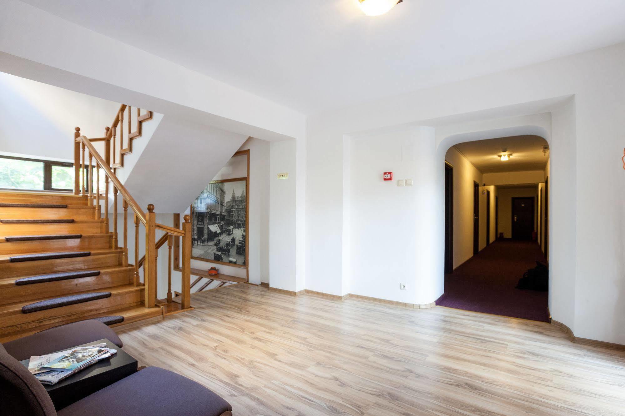 Hotel Nelisse Bucureşti Ngoại thất bức ảnh
