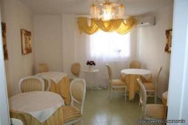 Hotel Nelisse Bucureşti Ngoại thất bức ảnh